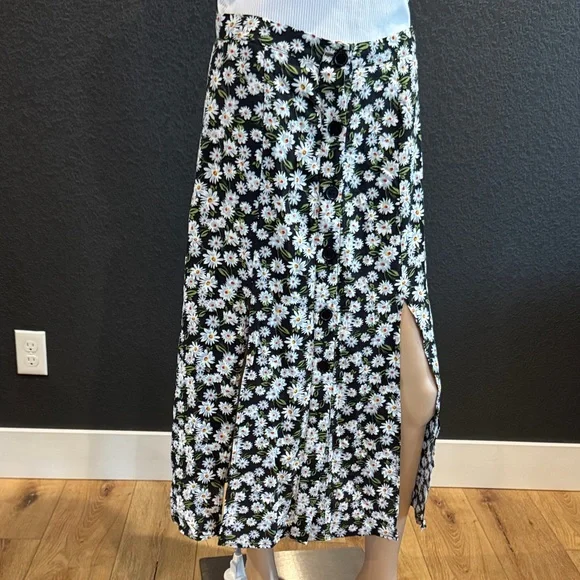 Floral Black and White double slit Women's Skirt medium - Picture 2 of 10